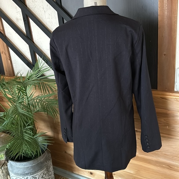 Mono B women’s long blazer size M
Preloved color dark navy blue - Picture 4 of 6